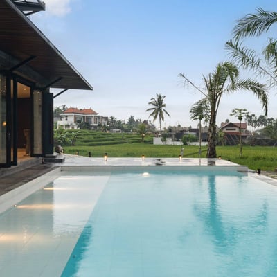 Vermietung einer luxuriösen Designer-Villa mit Blick auf die Reisfelder, Tegallalang, Bali, Indonesien